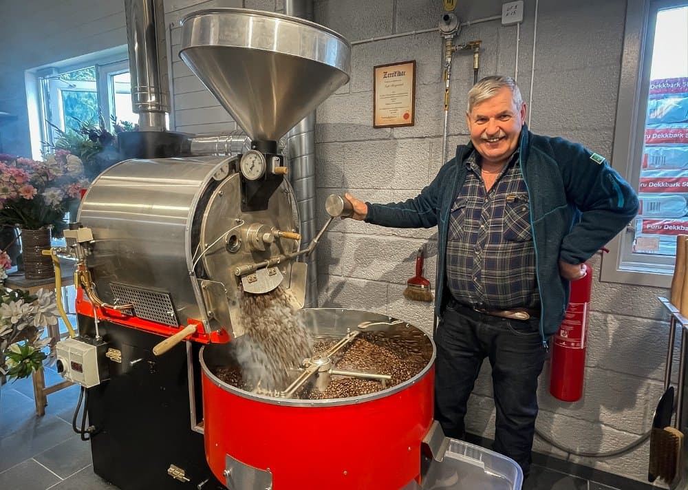 Kaffebrenneren hos Horpestad Plantesalg gir effekttopper og behov for smart strømstyring.