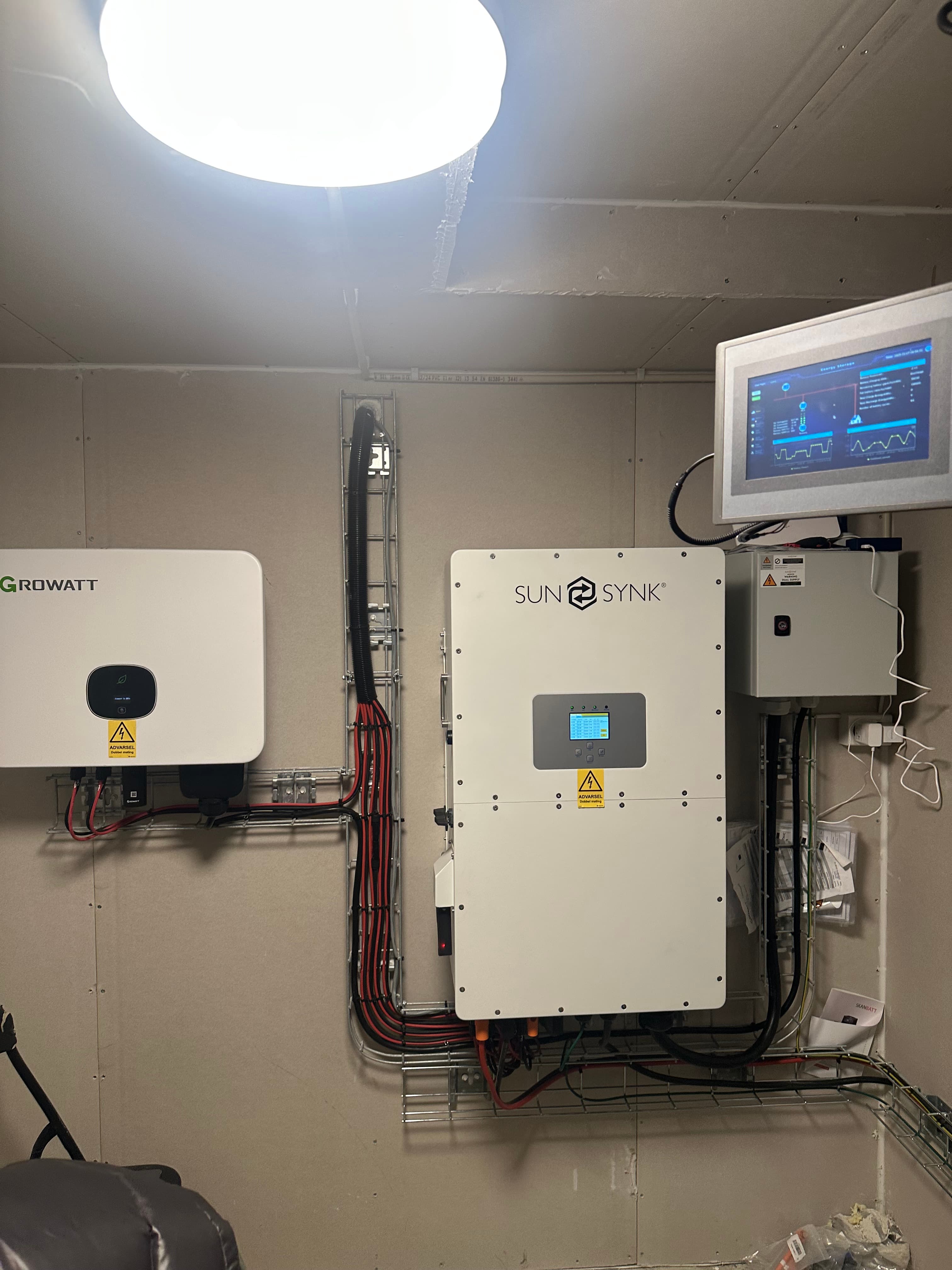 Hybridinvertere med overvåkingsskjerm